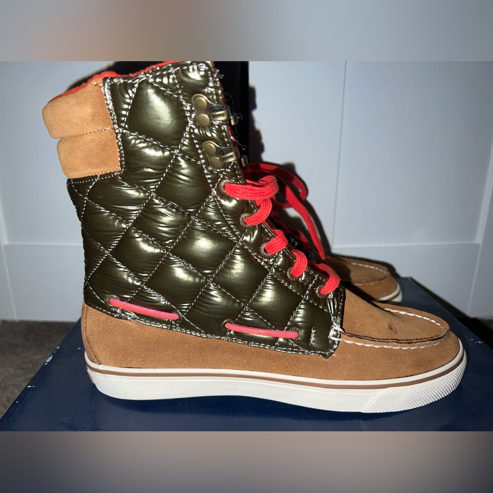 Sperry Quilted Boot, Size 7.5 in Womens